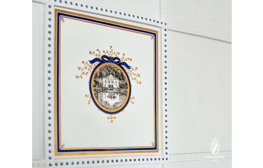 oro brillante su una piastrella di ceramica - Rivestimenti Decorativi a base Oro e Metalli Preziosi