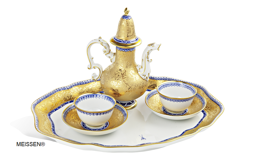 cabro brunito oro su un servizio da tè in porcellana